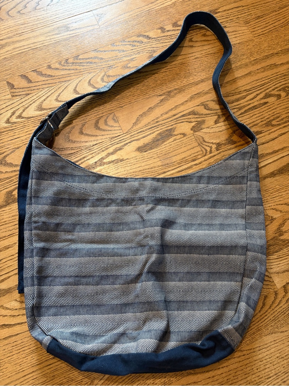 Thirty-One Retro Metro Hobo Crossbody Blue Stripe